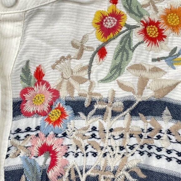 JOHNNY WAS Embroidered Floral Tunic Blouse - Picture 7 of 11